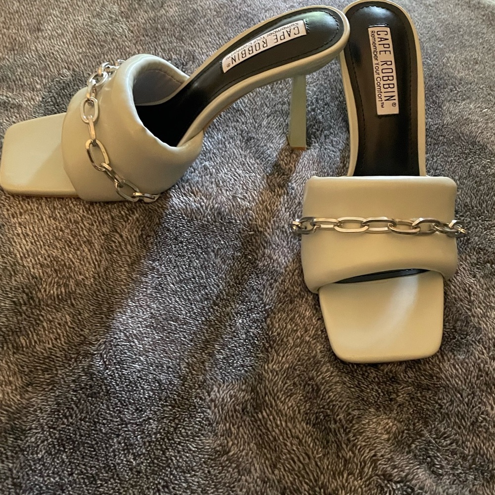 Cape Robbin Heels size 7.5